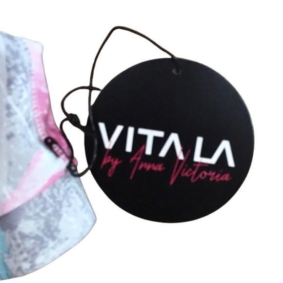 VITA LA x ANNA VICTORIA strappy criss cross racerback yoga top M - Picture 5 of 8